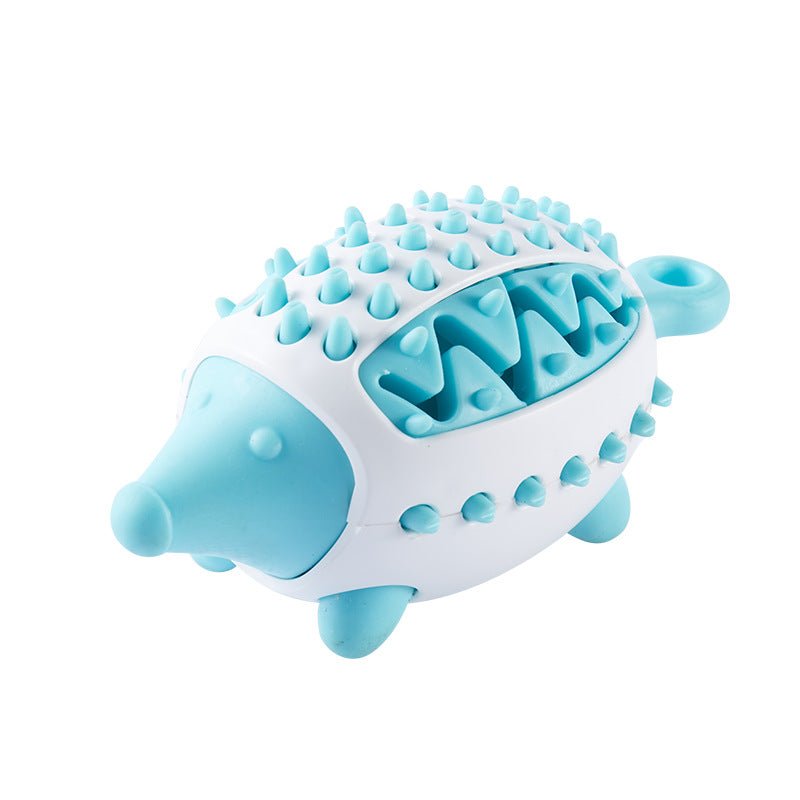 Balle distributrice de croquettes bleue en silicone, gros plan des picots et rainures