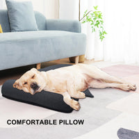 Oreiller pour chien gris foncé, coussin rectangulaire, chien couché au repos