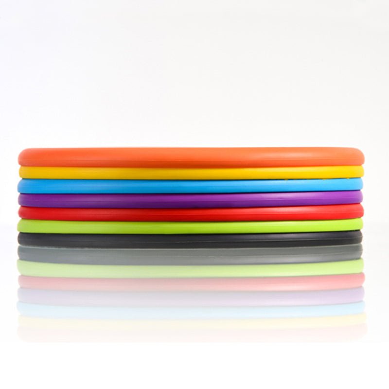 Disque frisbee flottant pour chien, pile de disques en couleurs variées.